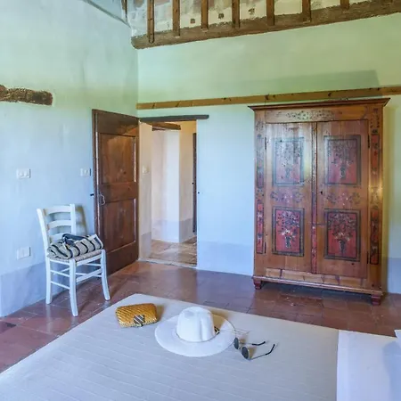 Villa Checello 12, Emma Cagli